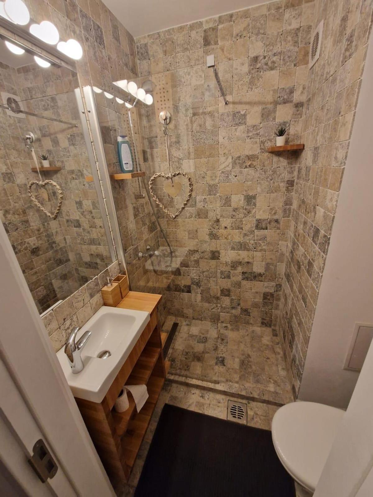 Cellini Apartment Bukares Bagian luar foto