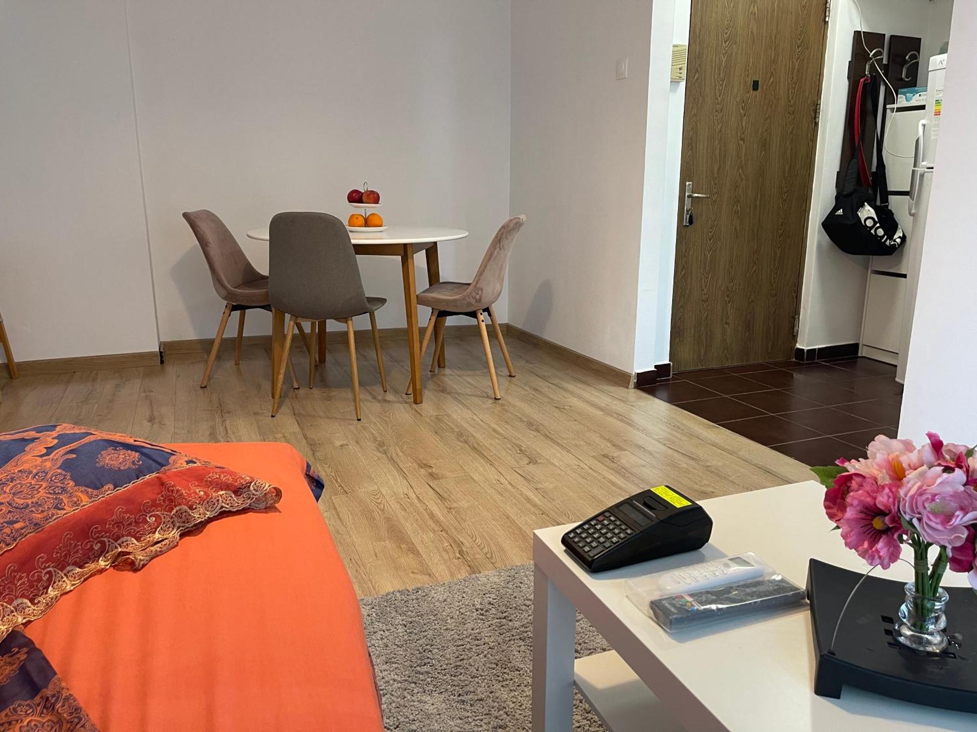 Cellini Apartment Bukares Bagian luar foto