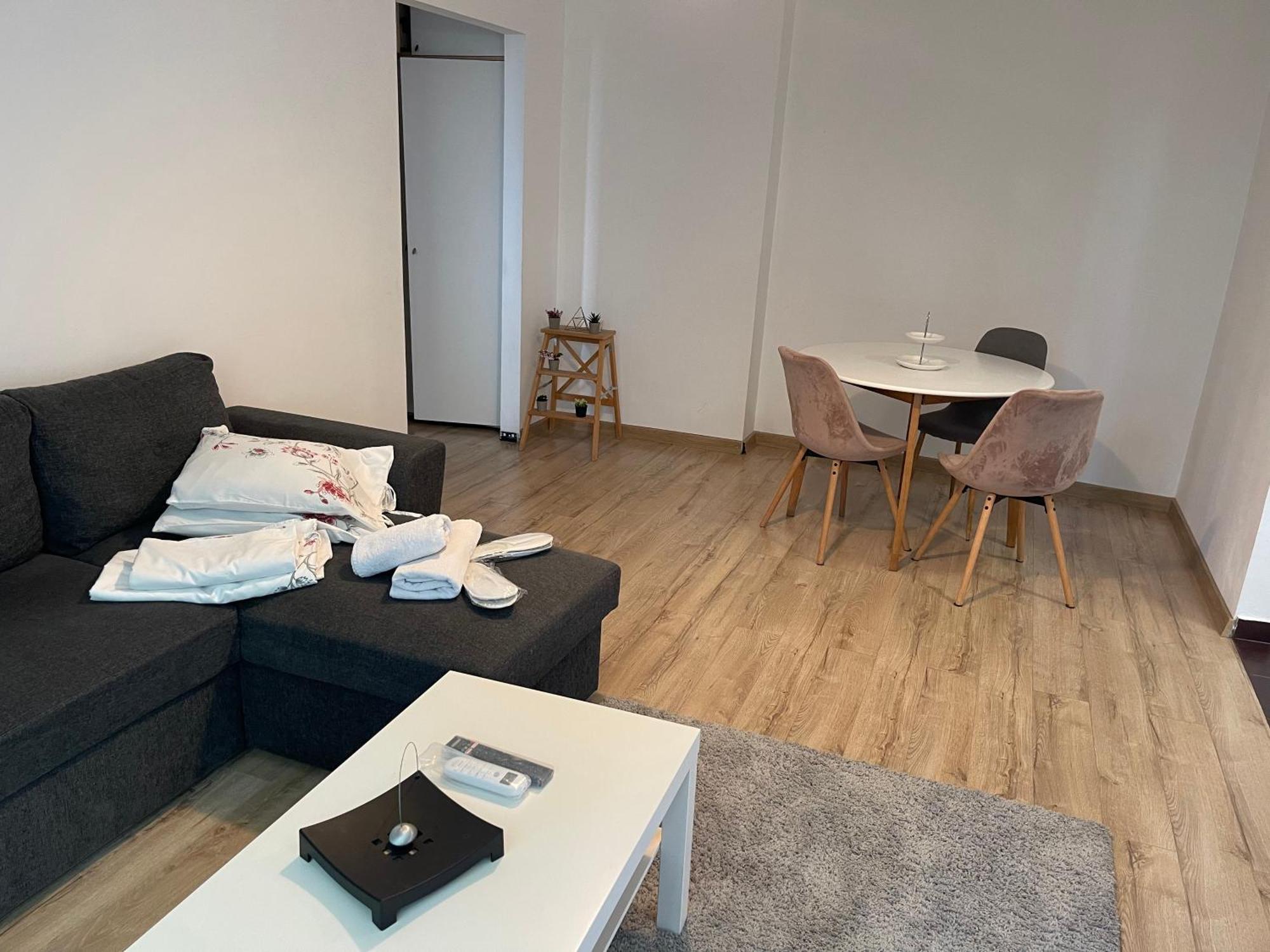 Cellini Apartment Bukares Bagian luar foto