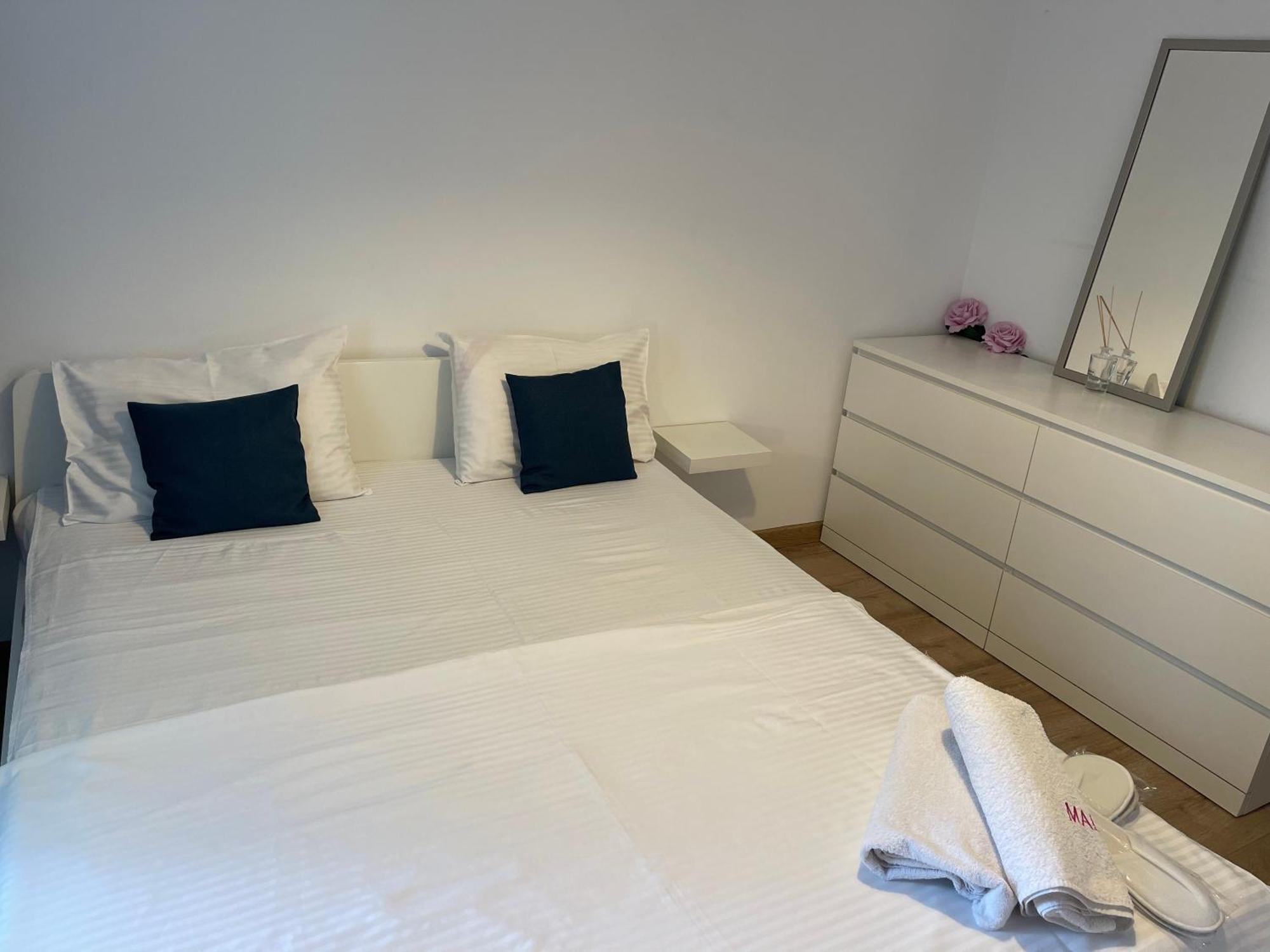 Cellini Apartment Bukares Bagian luar foto