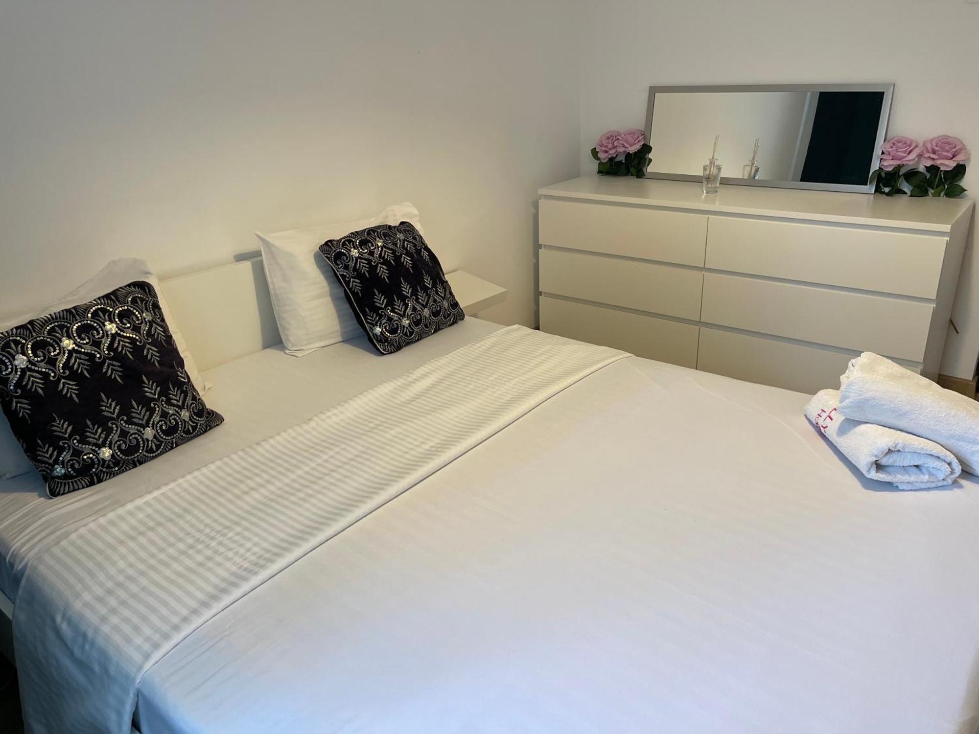 Cellini Apartment Bukares Bagian luar foto